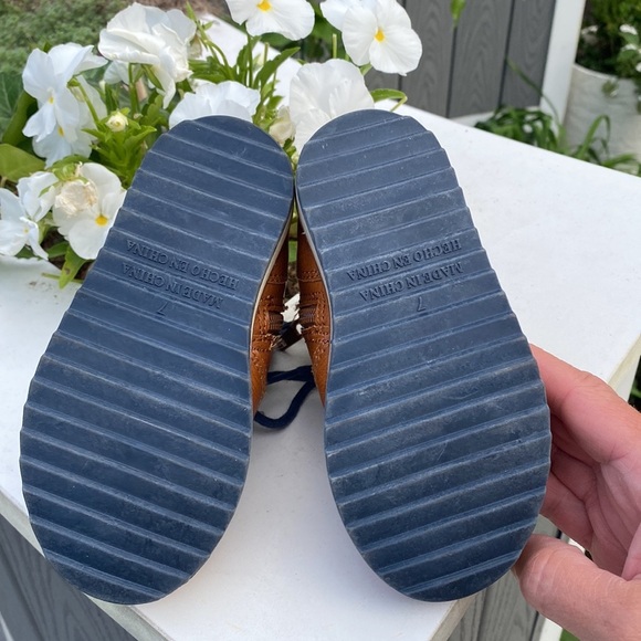 Baby Gap toddler size 7 Hiker Boot 
Very good condition - Picture 5 of 7
